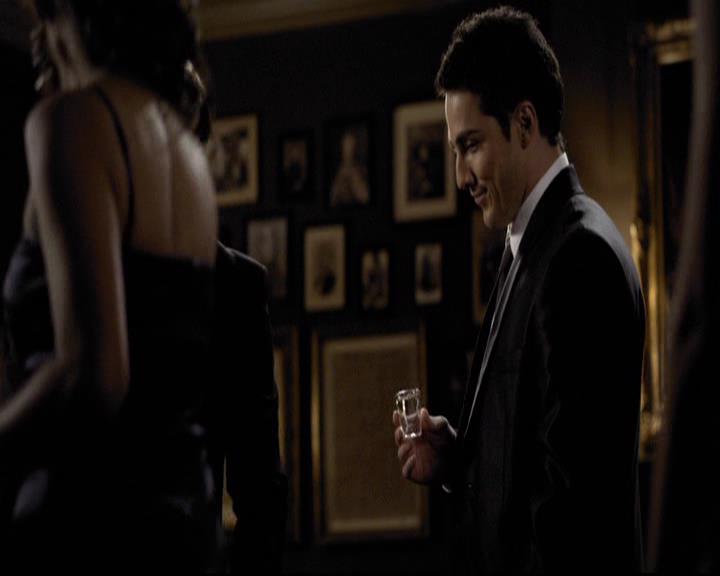 VampireDiariesWorld-dot-org_2x07Masquerade0627.jpg