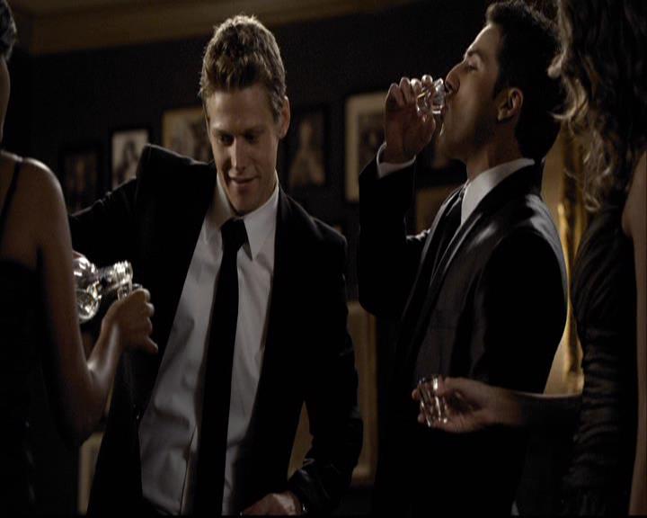 VampireDiariesWorld-dot-org_2x07Masquerade0630.jpg