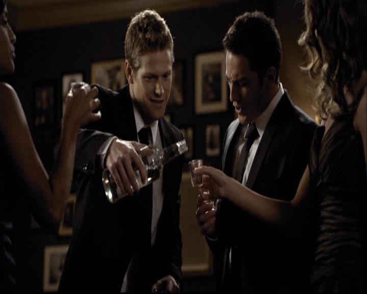 VampireDiariesWorld-dot-org_2x07Masquerade0631.jpg