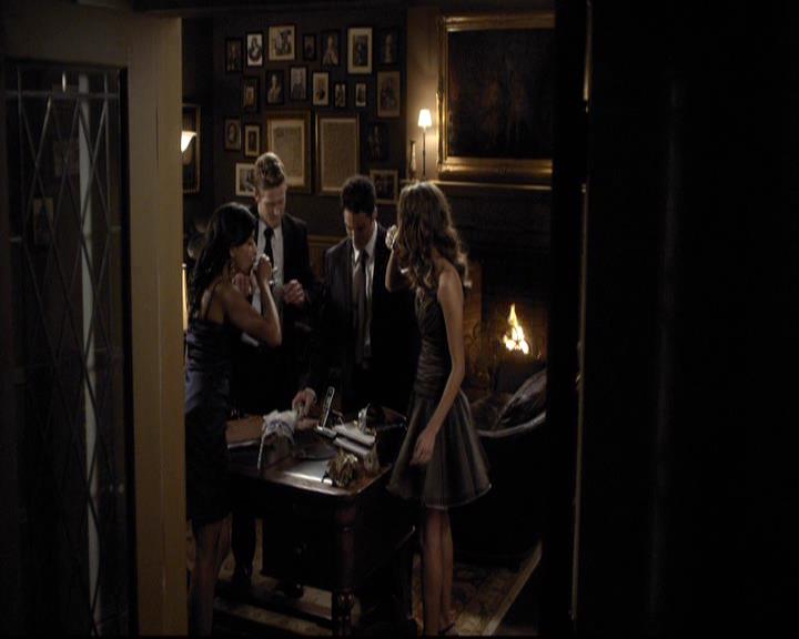 VampireDiariesWorld-dot-org_2x07Masquerade0634.jpg