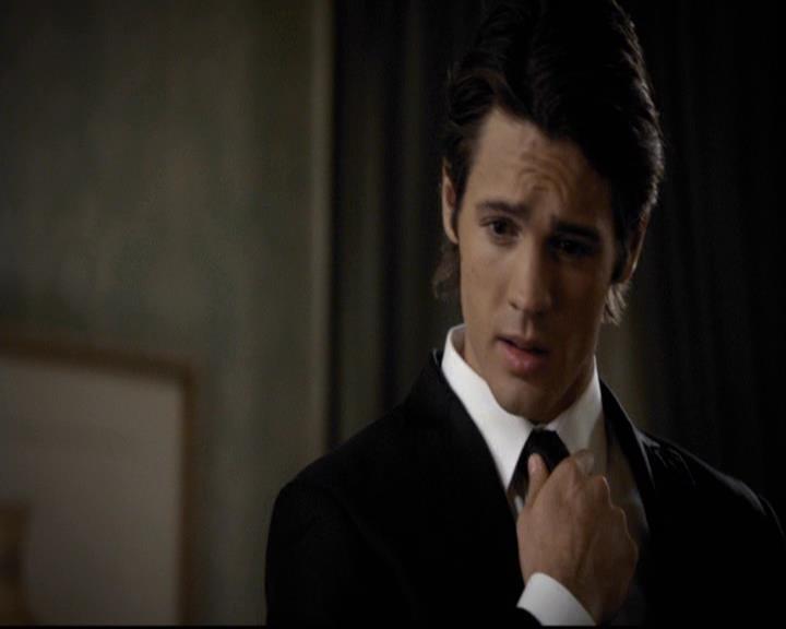 VampireDiariesWorld-dot-org_2x07Masquerade0678.jpg