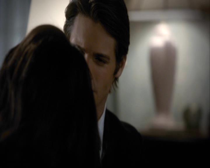 VampireDiariesWorld-dot-org_2x07Masquerade0688.jpg