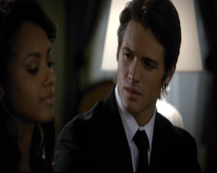 VampireDiariesWorld-dot-org_2x07Masquerade0697.jpg