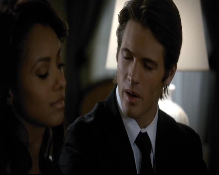 VampireDiariesWorld-dot-org_2x07Masquerade0698.jpg