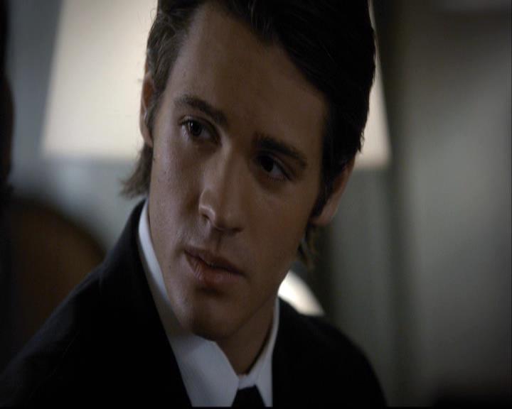 VampireDiariesWorld-dot-org_2x07Masquerade0701.jpg