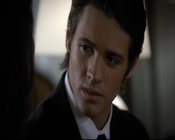 VampireDiariesWorld-dot-org_2x07Masquerade0702.jpg