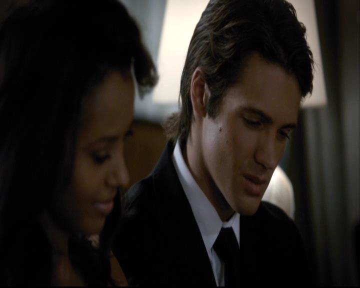 VampireDiariesWorld-dot-org_2x07Masquerade0709.jpg