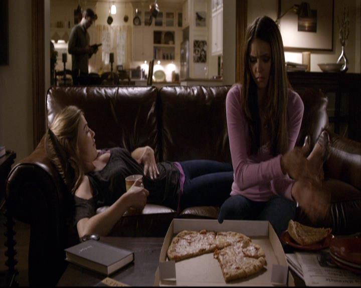 VampireDiariesWorld-dot-org_2x07Masquerade0721.jpg