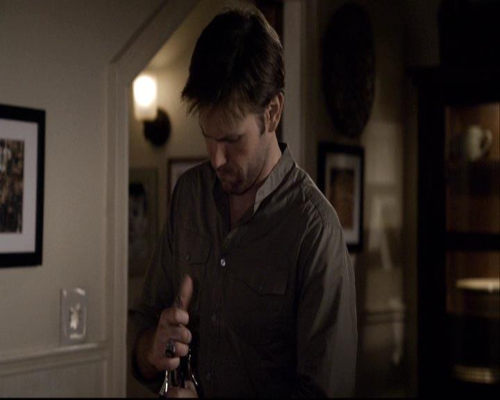 VampireDiariesWorld-dot-org_2x07Masquerade0728.jpg