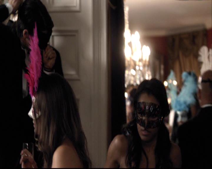 VampireDiariesWorld-dot-org_2x07Masquerade0772.jpg