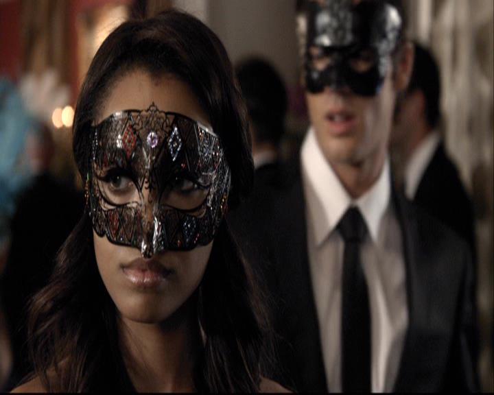 VampireDiariesWorld-dot-org_2x07Masquerade0775.jpg