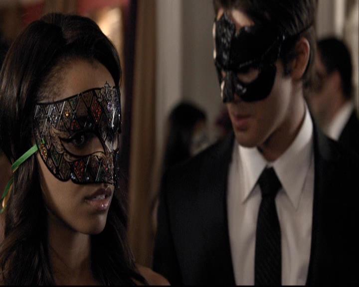 VampireDiariesWorld-dot-org_2x07Masquerade0777.jpg