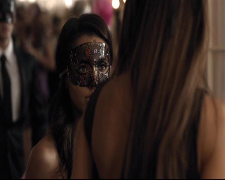 VampireDiariesWorld-dot-org_2x07Masquerade0790.jpg