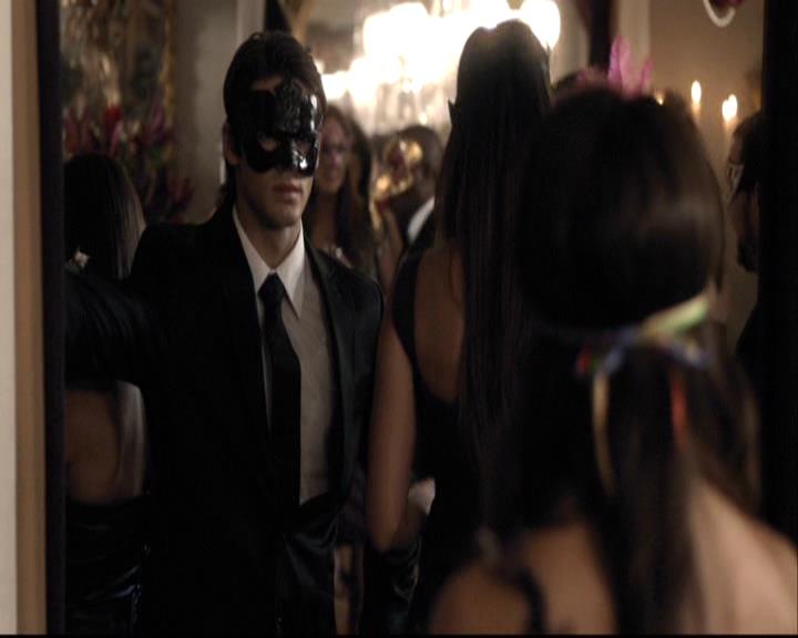 VampireDiariesWorld-dot-org_2x07Masquerade0799.jpg