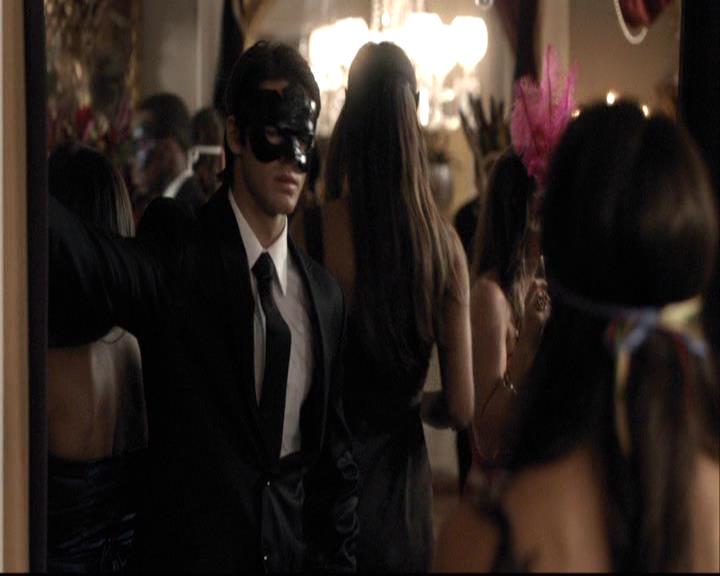 VampireDiariesWorld-dot-org_2x07Masquerade0800.jpg