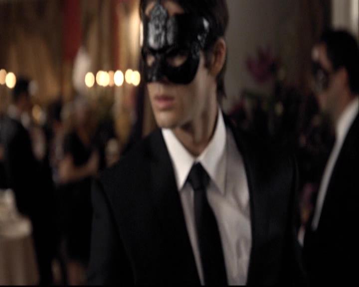 VampireDiariesWorld-dot-org_2x07Masquerade0806.jpg