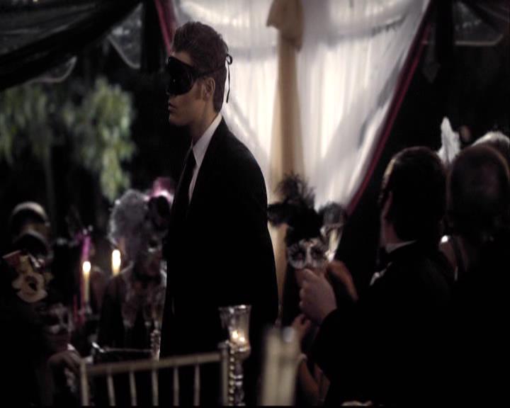 VampireDiariesWorld-dot-org_2x07Masquerade0811.jpg