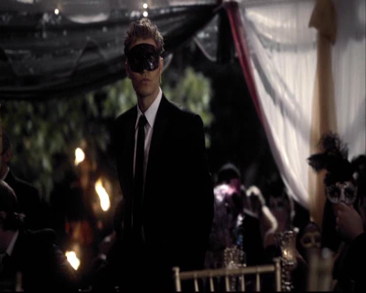 VampireDiariesWorld-dot-org_2x07Masquerade0812.jpg