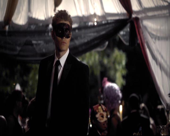 VampireDiariesWorld-dot-org_2x07Masquerade0816.jpg