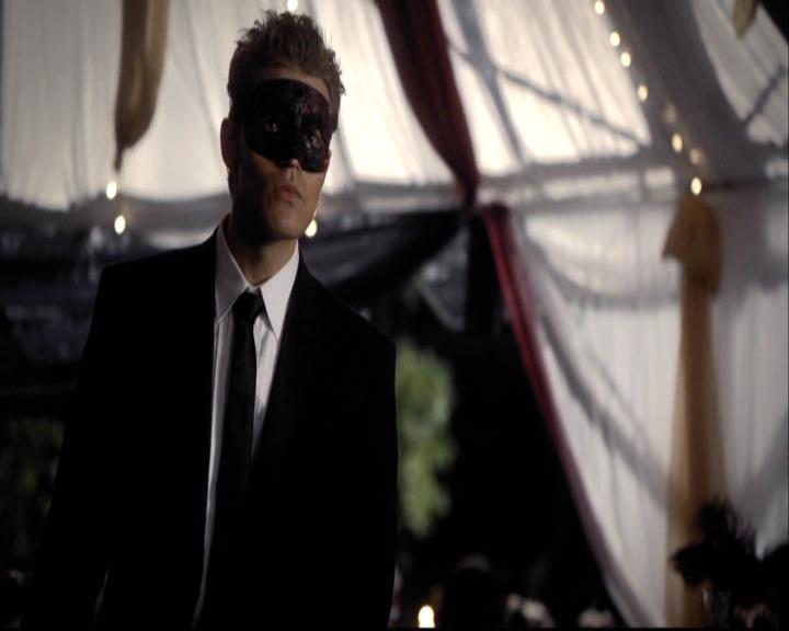 VampireDiariesWorld-dot-org_2x07Masquerade0818.jpg