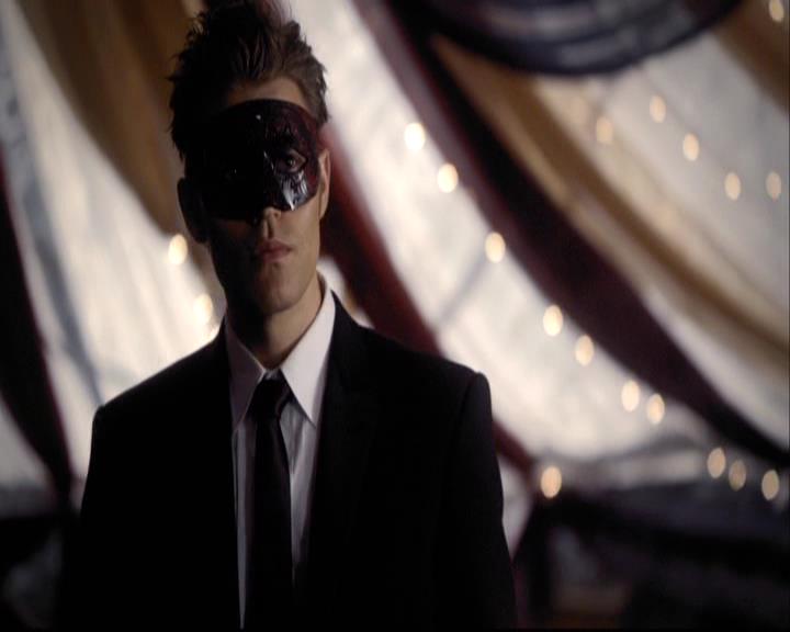 VampireDiariesWorld-dot-org_2x07Masquerade0821.jpg