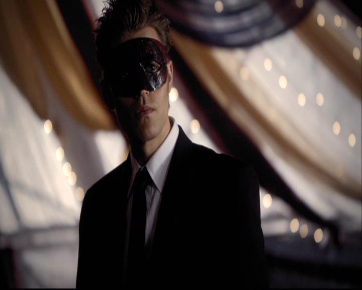 VampireDiariesWorld-dot-org_2x07Masquerade0822.jpg