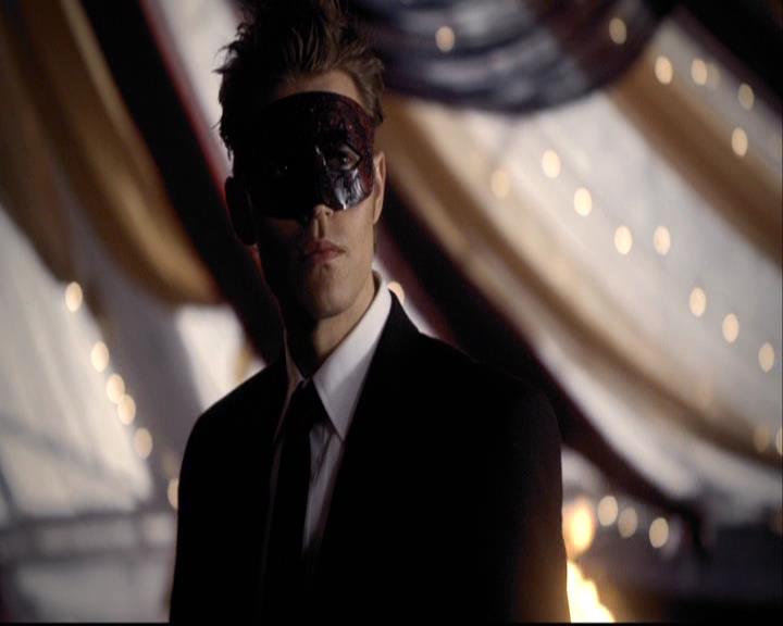 VampireDiariesWorld-dot-org_2x07Masquerade0823.jpg