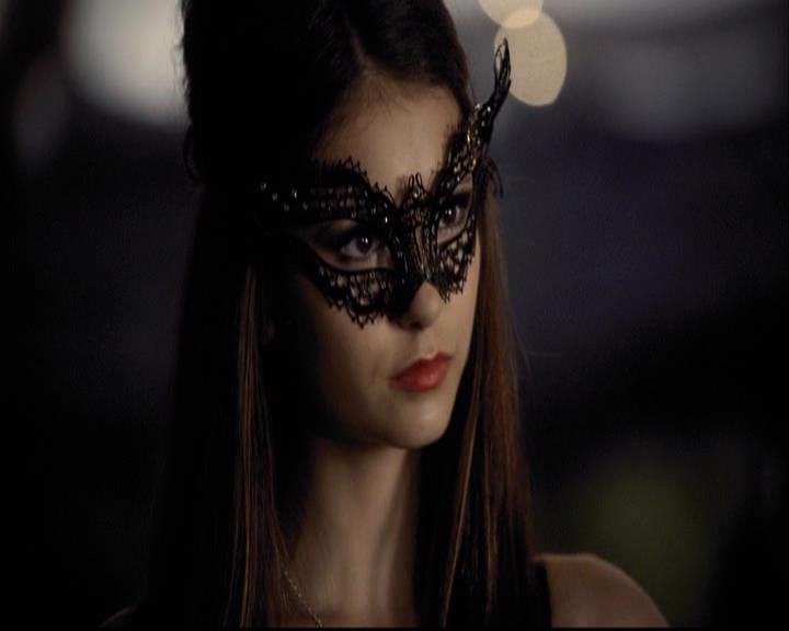 VampireDiariesWorld-dot-org_2x07Masquerade0825.jpg