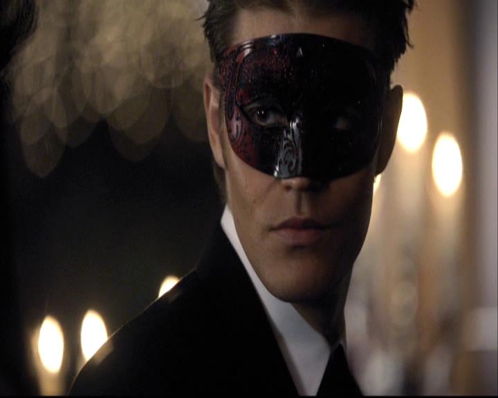 VampireDiariesWorld-dot-org_2x07Masquerade0826.jpg