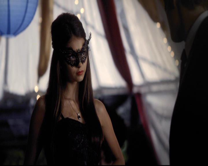 VampireDiariesWorld-dot-org_2x07Masquerade0828.jpg