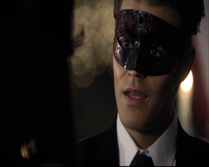 VampireDiariesWorld-dot-org_2x07Masquerade0829.jpg