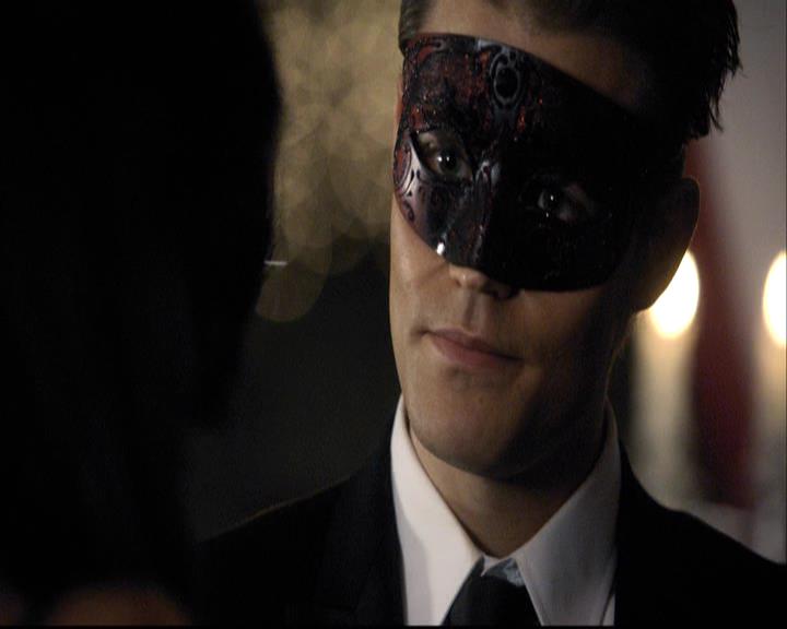 VampireDiariesWorld-dot-org_2x07Masquerade0830.jpg