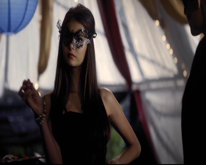 VampireDiariesWorld-dot-org_2x07Masquerade0832.jpg