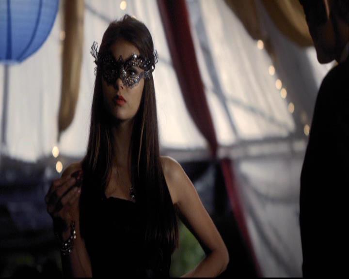 VampireDiariesWorld-dot-org_2x07Masquerade0833.jpg