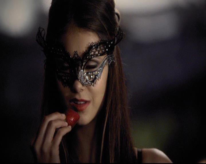 VampireDiariesWorld-dot-org_2x07Masquerade0836.jpg