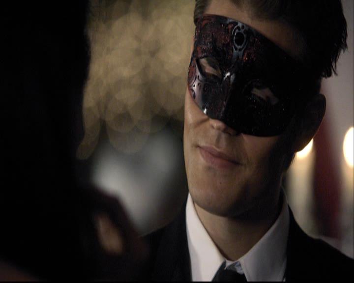 VampireDiariesWorld-dot-org_2x07Masquerade0838.jpg