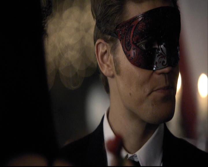 VampireDiariesWorld-dot-org_2x07Masquerade0839.jpg