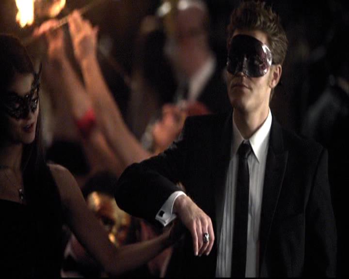 VampireDiariesWorld-dot-org_2x07Masquerade0842.jpg