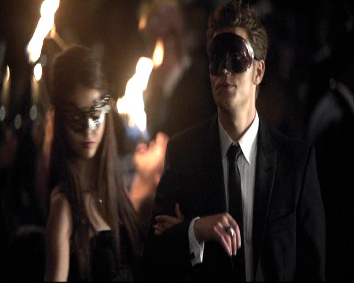 VampireDiariesWorld-dot-org_2x07Masquerade0843.jpg