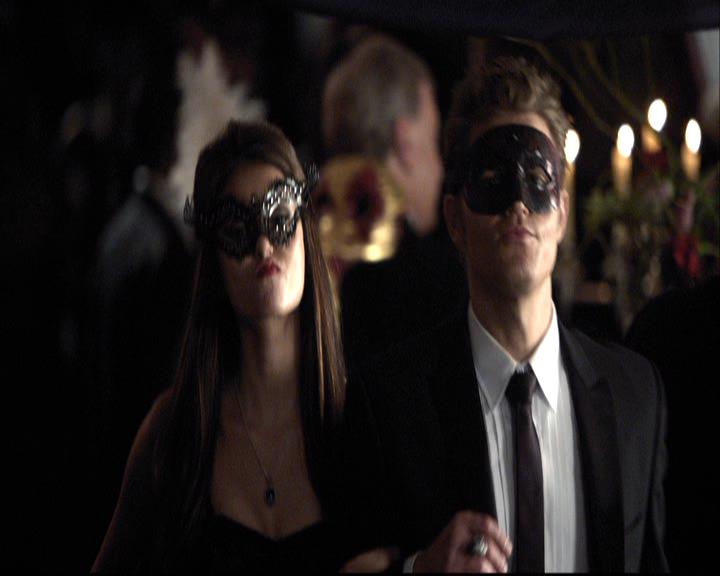 VampireDiariesWorld-dot-org_2x07Masquerade0845.jpg