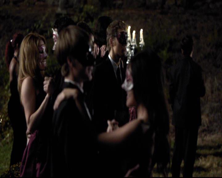 VampireDiariesWorld-dot-org_2x07Masquerade0847.jpg