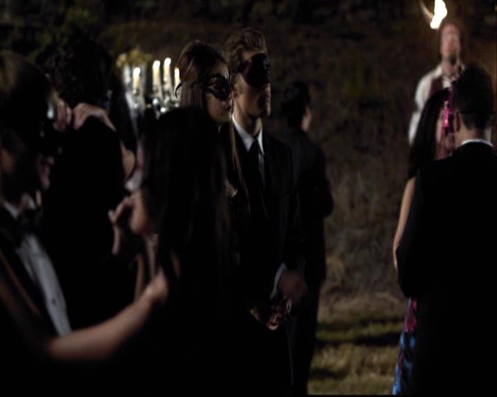 VampireDiariesWorld-dot-org_2x07Masquerade0848.jpg