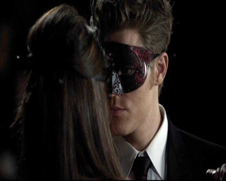 VampireDiariesWorld-dot-org_2x07Masquerade0853.jpg