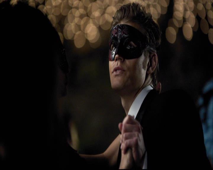 VampireDiariesWorld-dot-org_2x07Masquerade0858.jpg