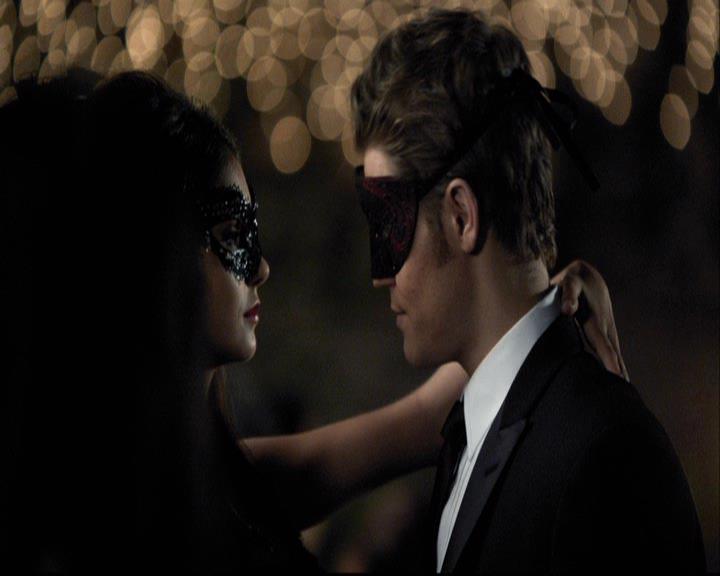 VampireDiariesWorld-dot-org_2x07Masquerade0859.jpg