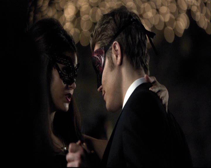 VampireDiariesWorld-dot-org_2x07Masquerade0860.jpg