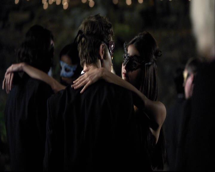 VampireDiariesWorld-dot-org_2x07Masquerade0863.jpg