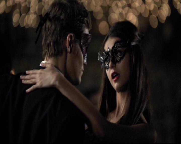 VampireDiariesWorld-dot-org_2x07Masquerade0864.jpg