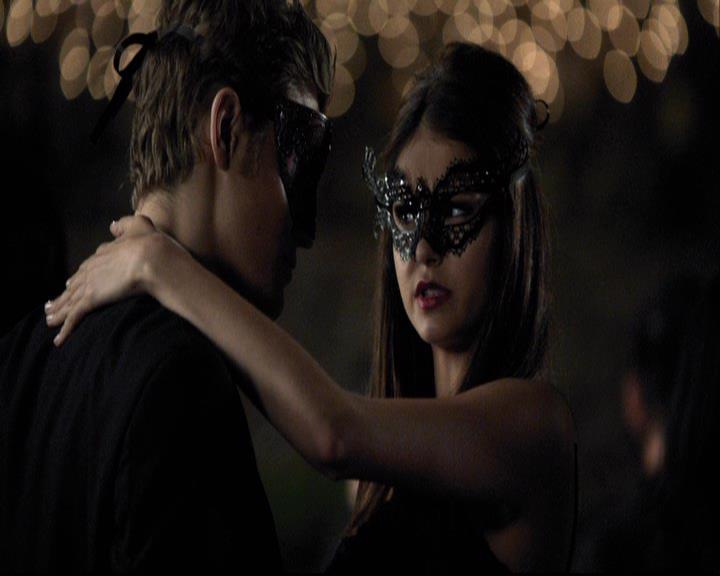 VampireDiariesWorld-dot-org_2x07Masquerade0865.jpg