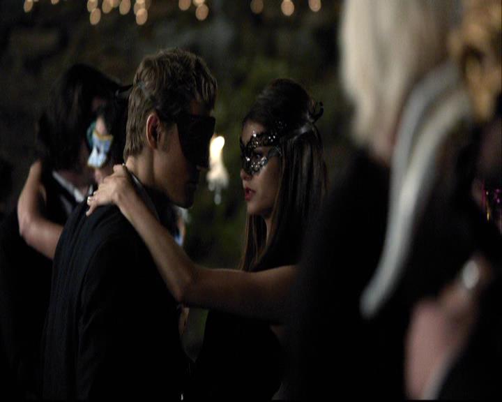 VampireDiariesWorld-dot-org_2x07Masquerade0866.jpg